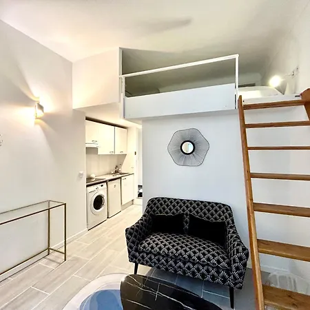 Close To Main Street And Train Station דירה *