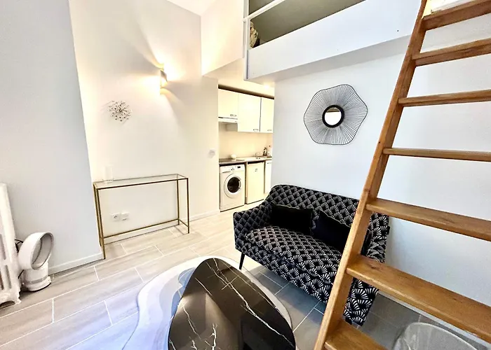 아파트 Close To Main Street And Train Station