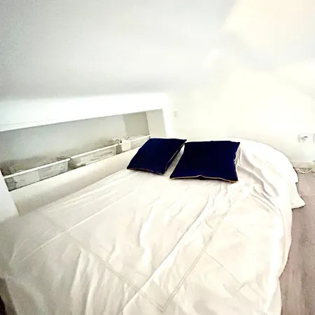 아파트 Close To Main Street And Train Station